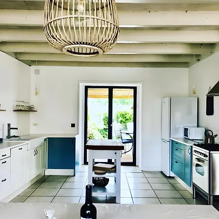 La Belle Maison Contre (Charente-Maritime)
