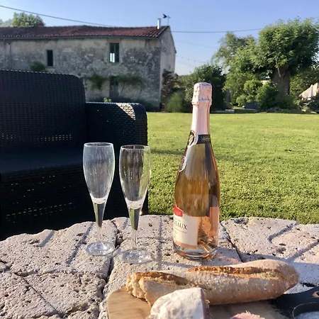 La Belle Maison Casa vacanze Contre (Charente-Maritime)